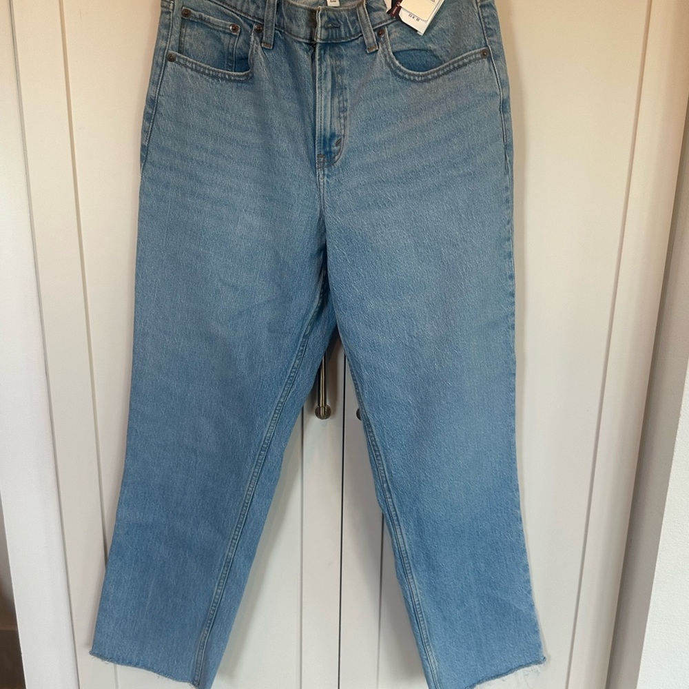 Abercrombie & Fitch Light Blue mid rise 90s straight 29 short Cropped Jeans
